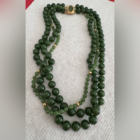 Natural jade triple- strand bead necklace w/ gold filled clasp 18” - Picture 2 of 7